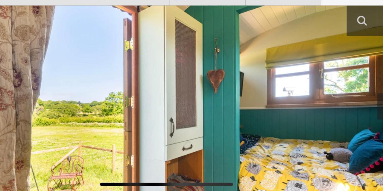 Shepherds Hut With Scandinavian Hot Tub And Hydromassager Суэй Экстерьер фото